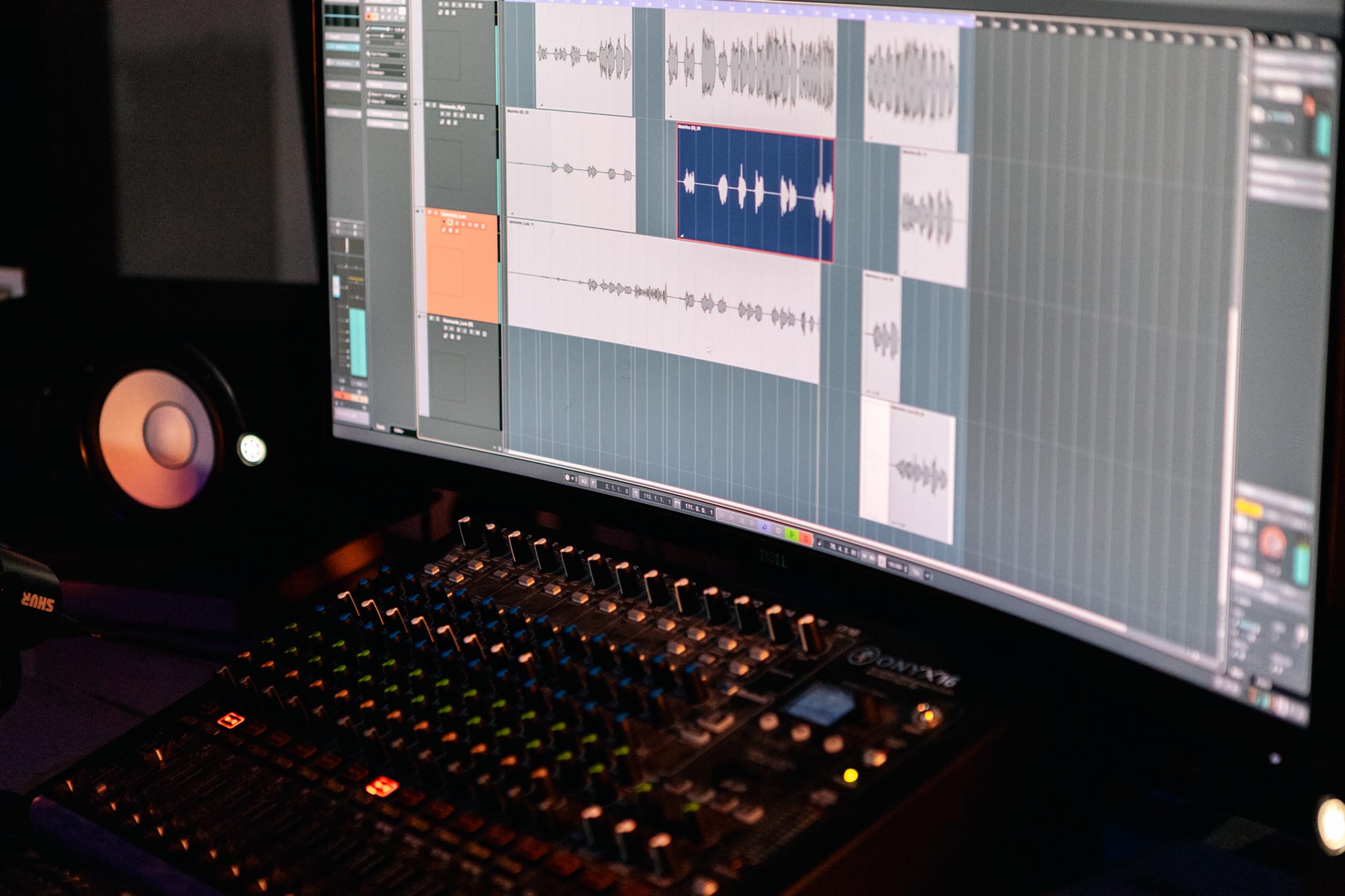 Console et écrans de mixage du Studio Nordøks